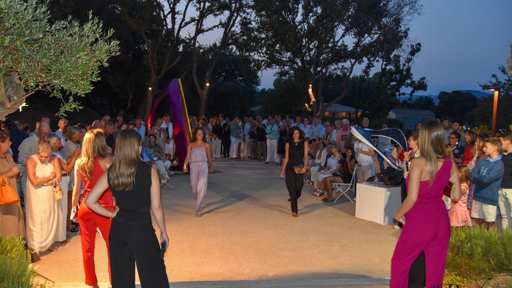 Quand la Mode devient Art : le premier défilé S’carlett au Domaine Tropez