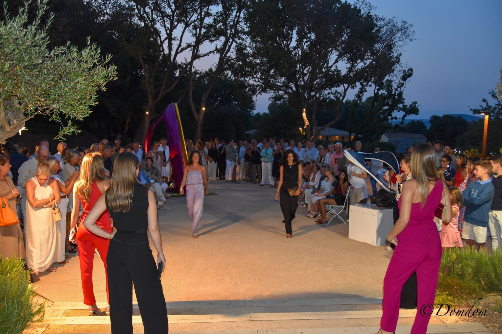 Quand la Mode devient Art : le premier défilé S’carlett au Domaine Tropez