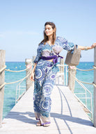 Ensemble fluide style hippie chic avec haut cache-cœur et pantalon large pour femme.