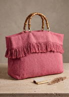 Sac de plage pour femme à franges. Coloris rose magenta.